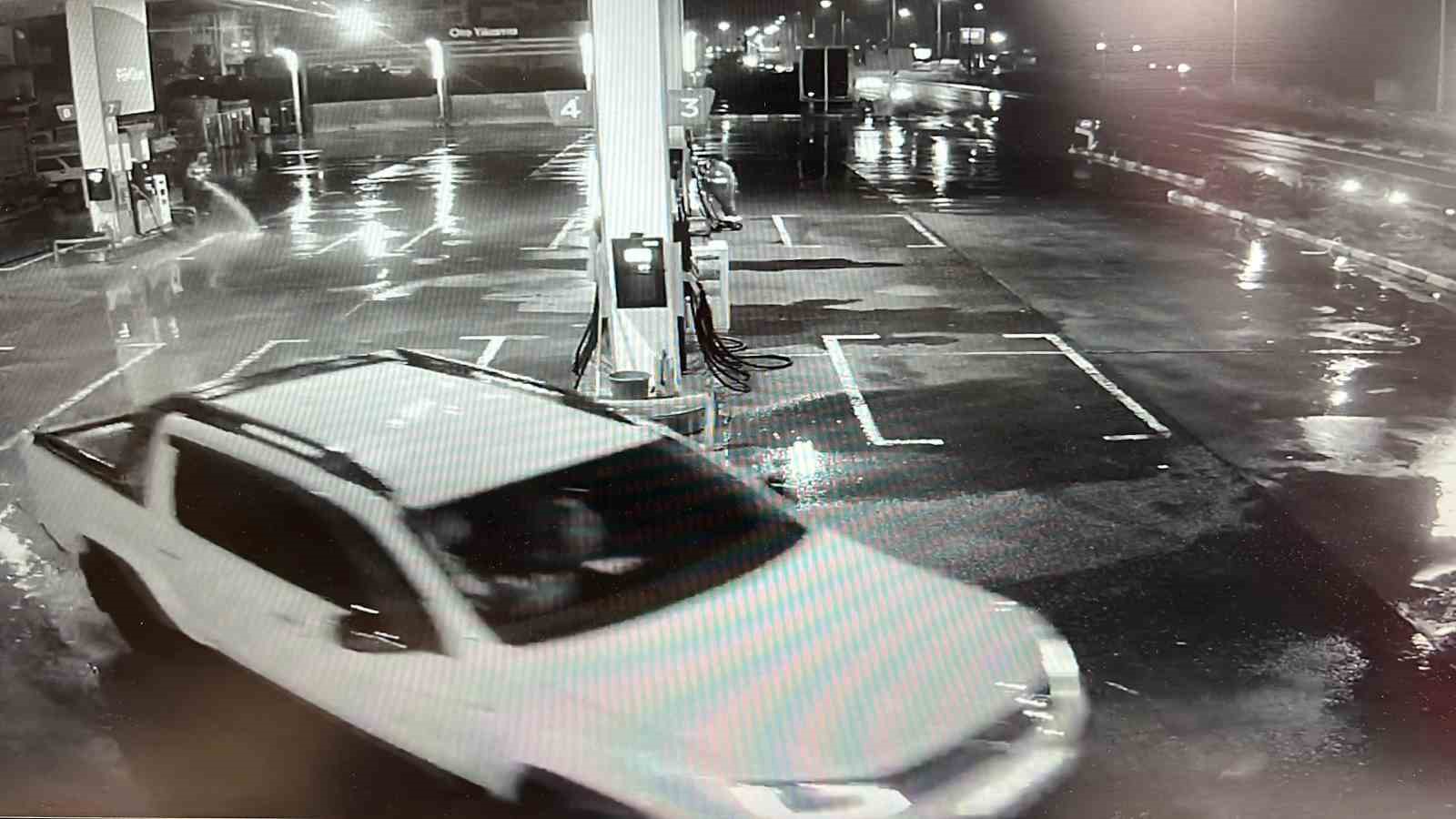 arka-koltuktan-direksiyona-gecti-bir-gencin-olumune-neden-oldu