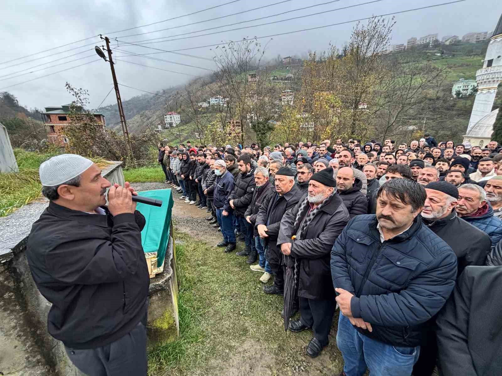 arka-koltuktan-direksiyona-gecti-bir-gencin-olumune-neden-oldu