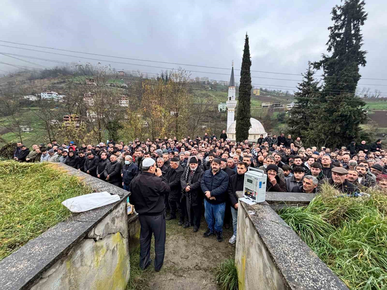 arka-koltuktan-direksiyona-gecti-bir-gencin-olumune-neden-oldu