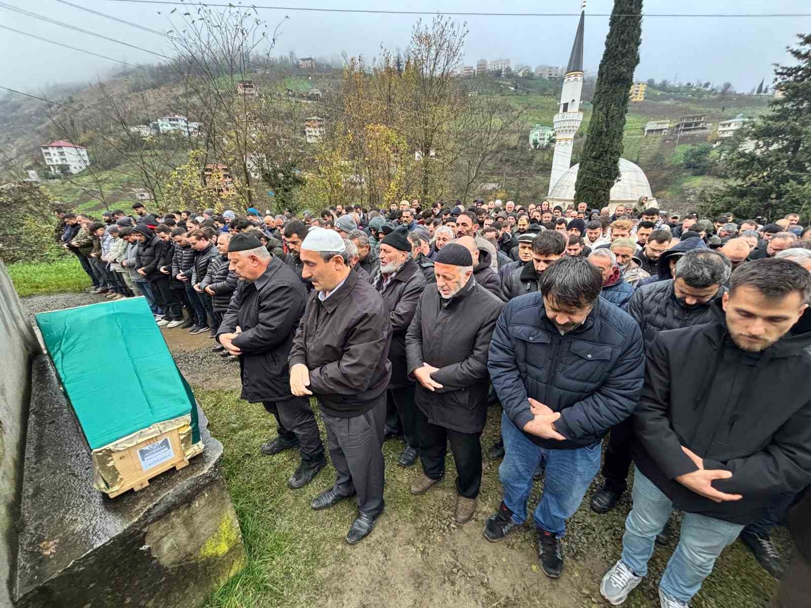 arka-koltuktan-direksiyona-gecti-bir-gencin-olumune-neden-oldu