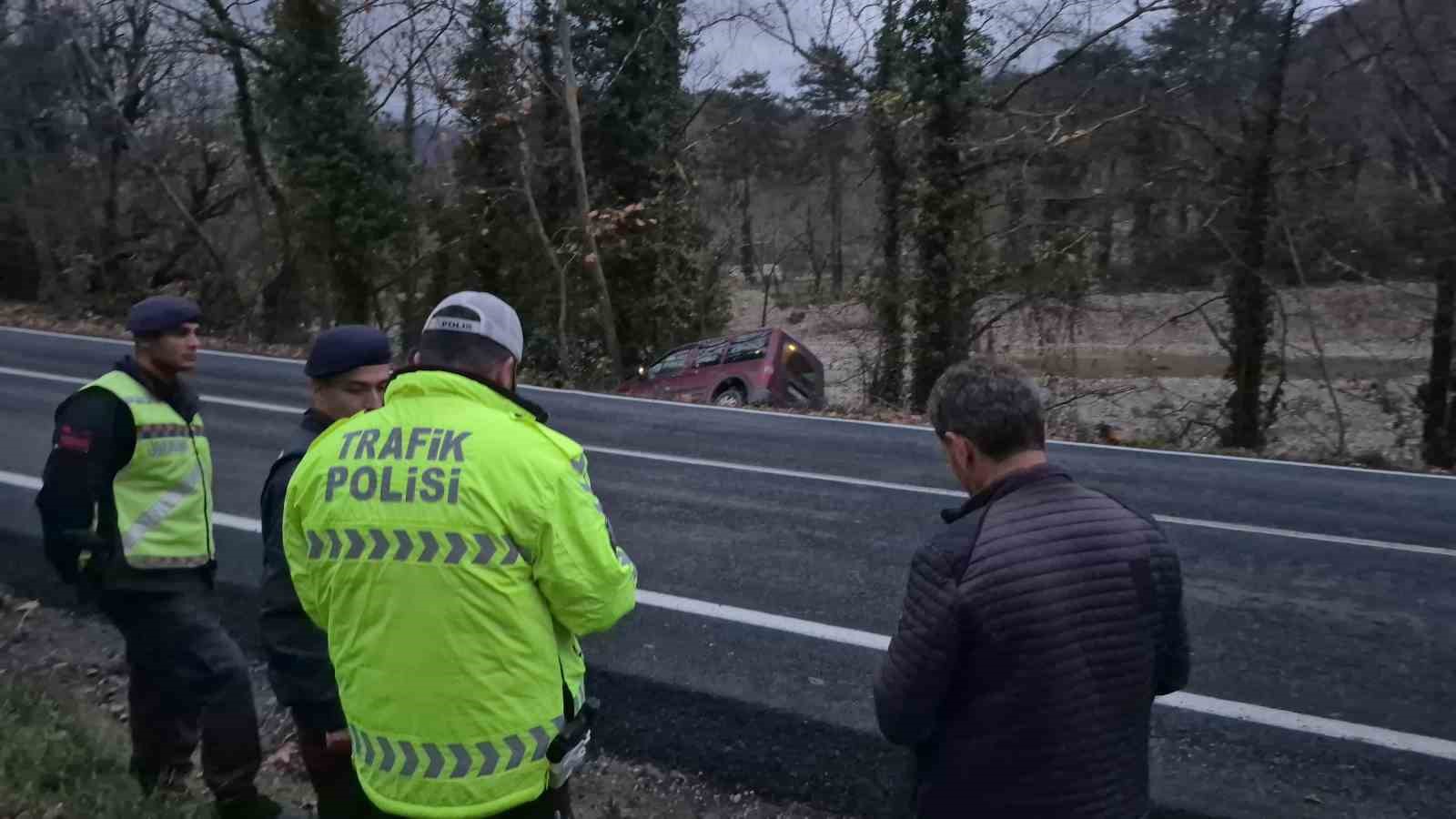 ayni-yolda-5-saat-arayla-iki-kaza-3-yarali