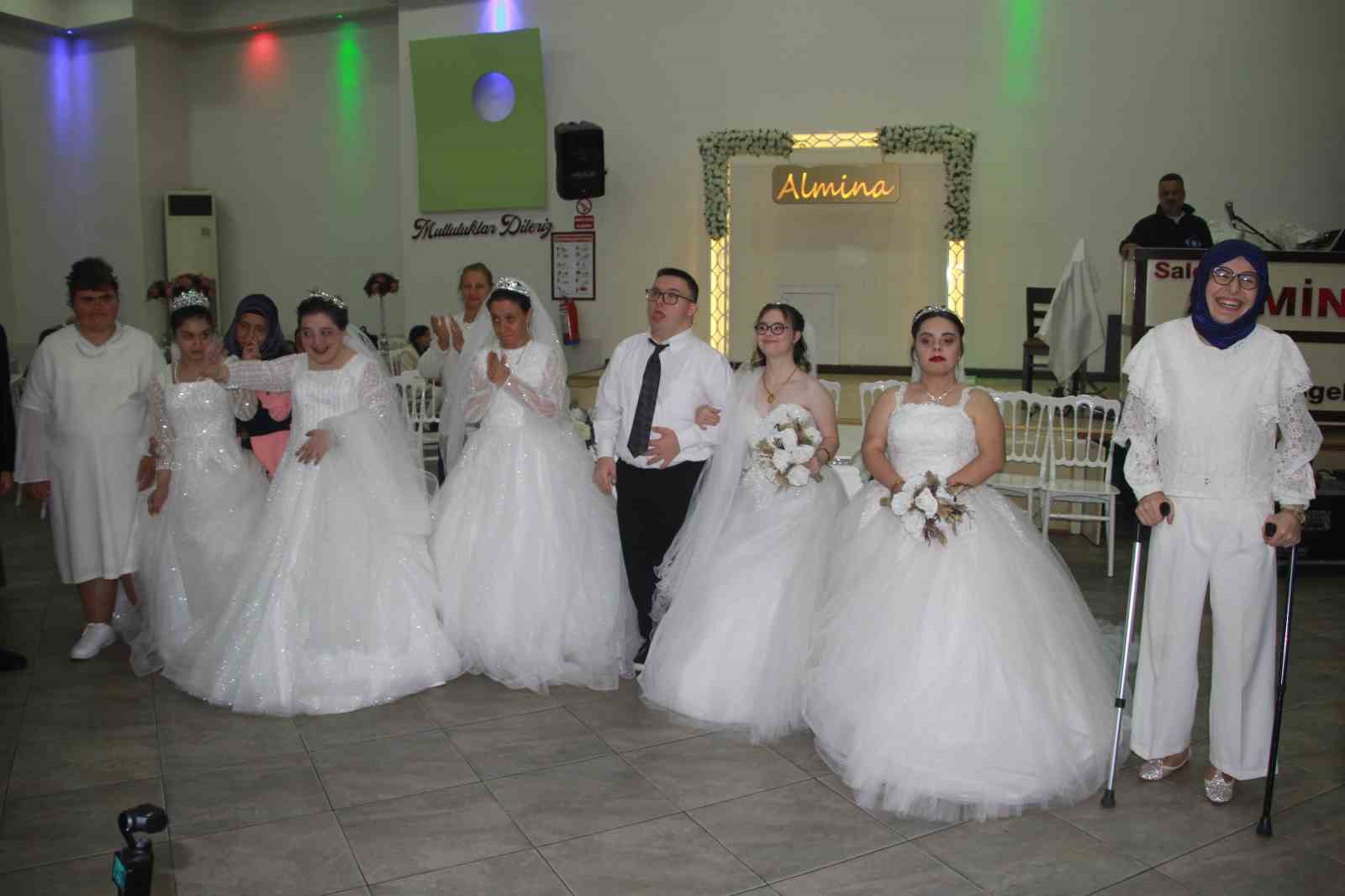 bir-hayal-7-mutluluga-donustu-down-sendromlu-genc-kizlara-temsili-dugun