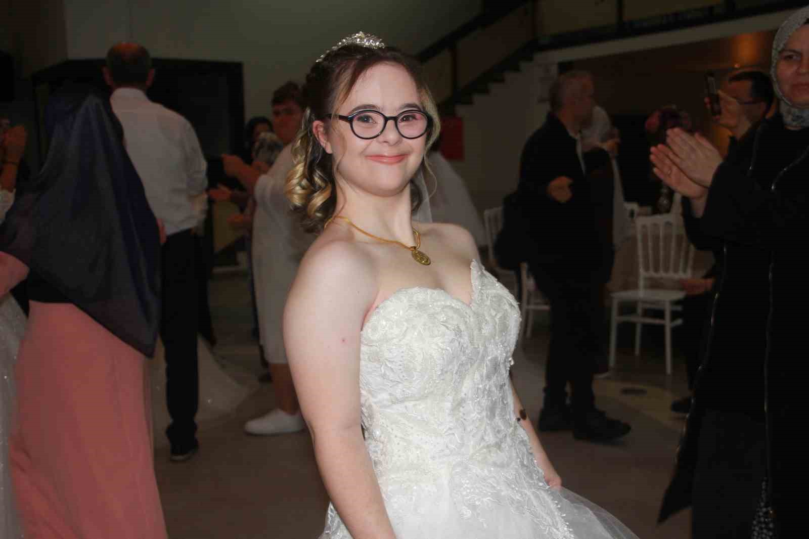 bir-hayal-7-mutluluga-donustu-down-sendromlu-genc-kizlara-temsili-dugun