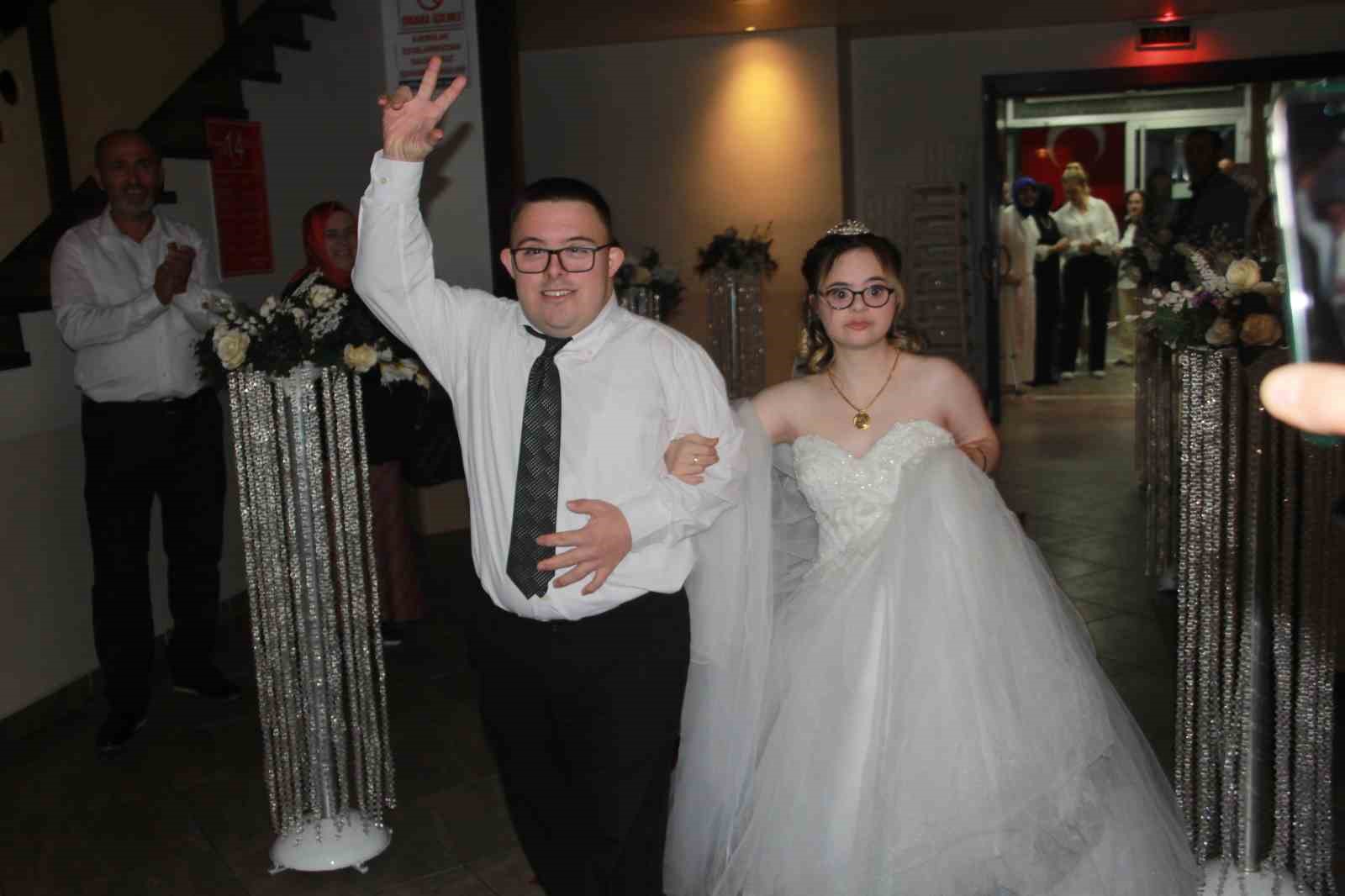 bir-hayal-7-mutluluga-donustu-down-sendromlu-genc-kizlara-temsili-dugun