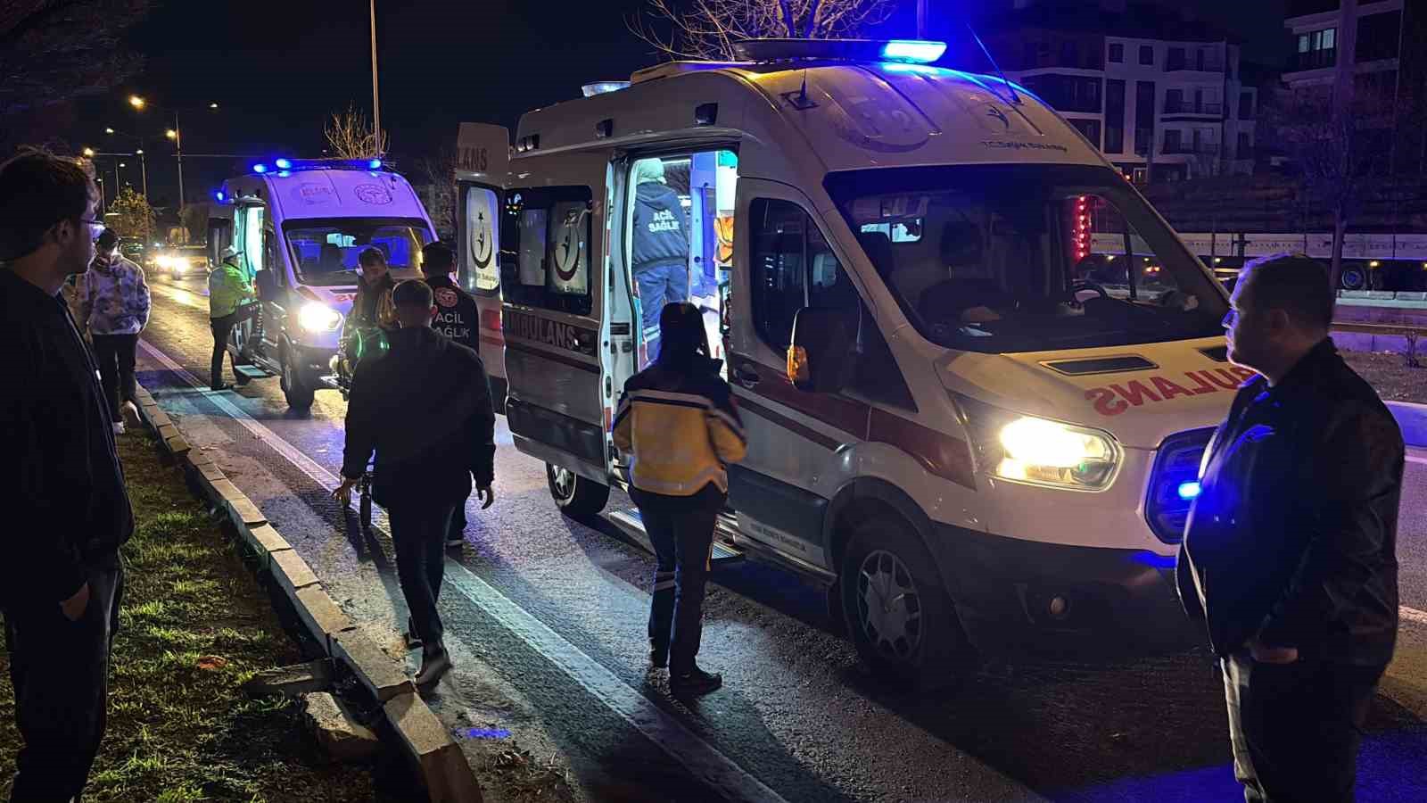 boluda-d-100de-iki-otomobil-carpisti-2-yarali