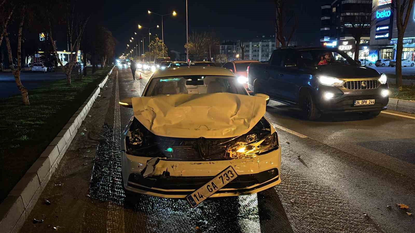 boluda-d-100de-iki-otomobil-carpisti-2-yarali