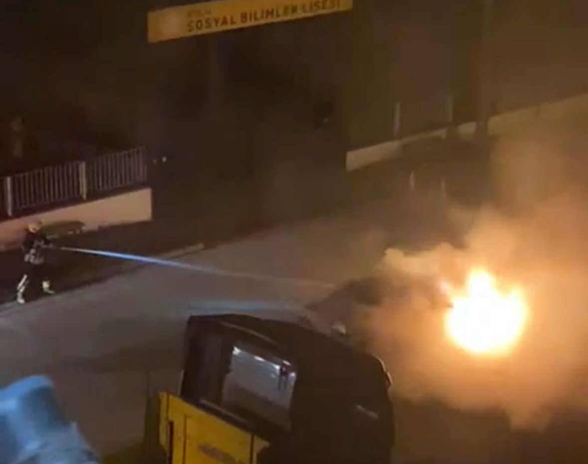 boluda-tofas-otomobil-alev-alev-yandi