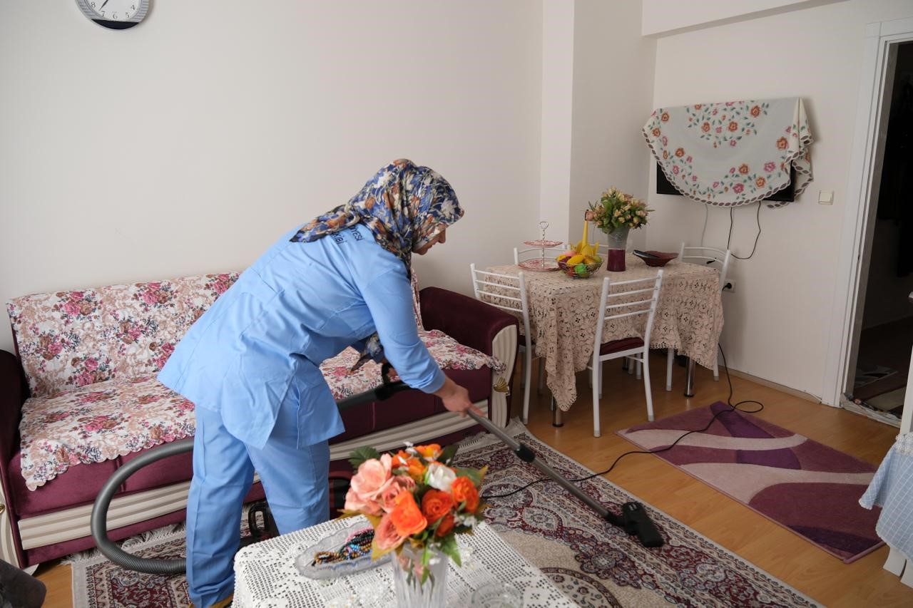 corum-belediyesi-bu-yil-222-aileye-ev-temizligi-hizmeti-sundu