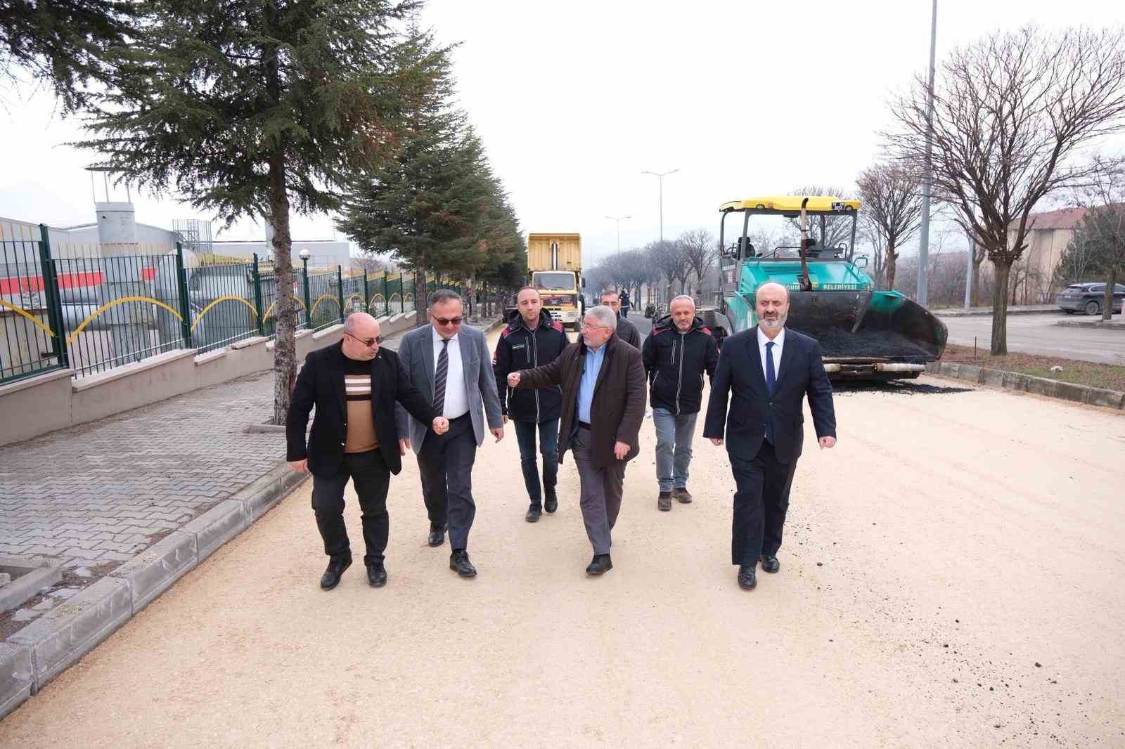 corum-osbye-bin-700-ton-asfalt-serildi