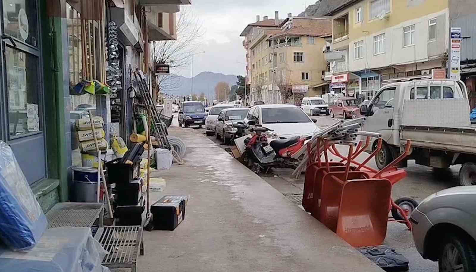 corumda-akilalmaz-olay-eline-ne-gectiyse-yola-firlatti