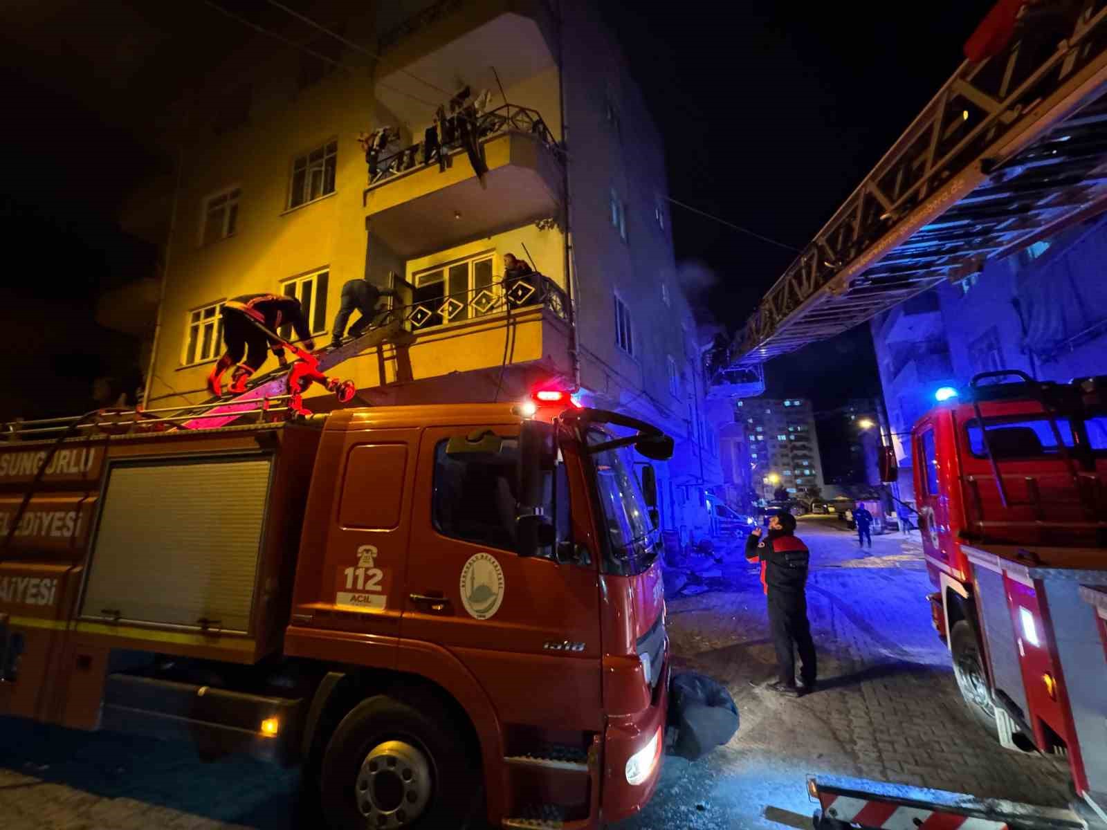 corumda-apartmanda-cikan-yanginda-10-kisi-dumandan-etkilendi