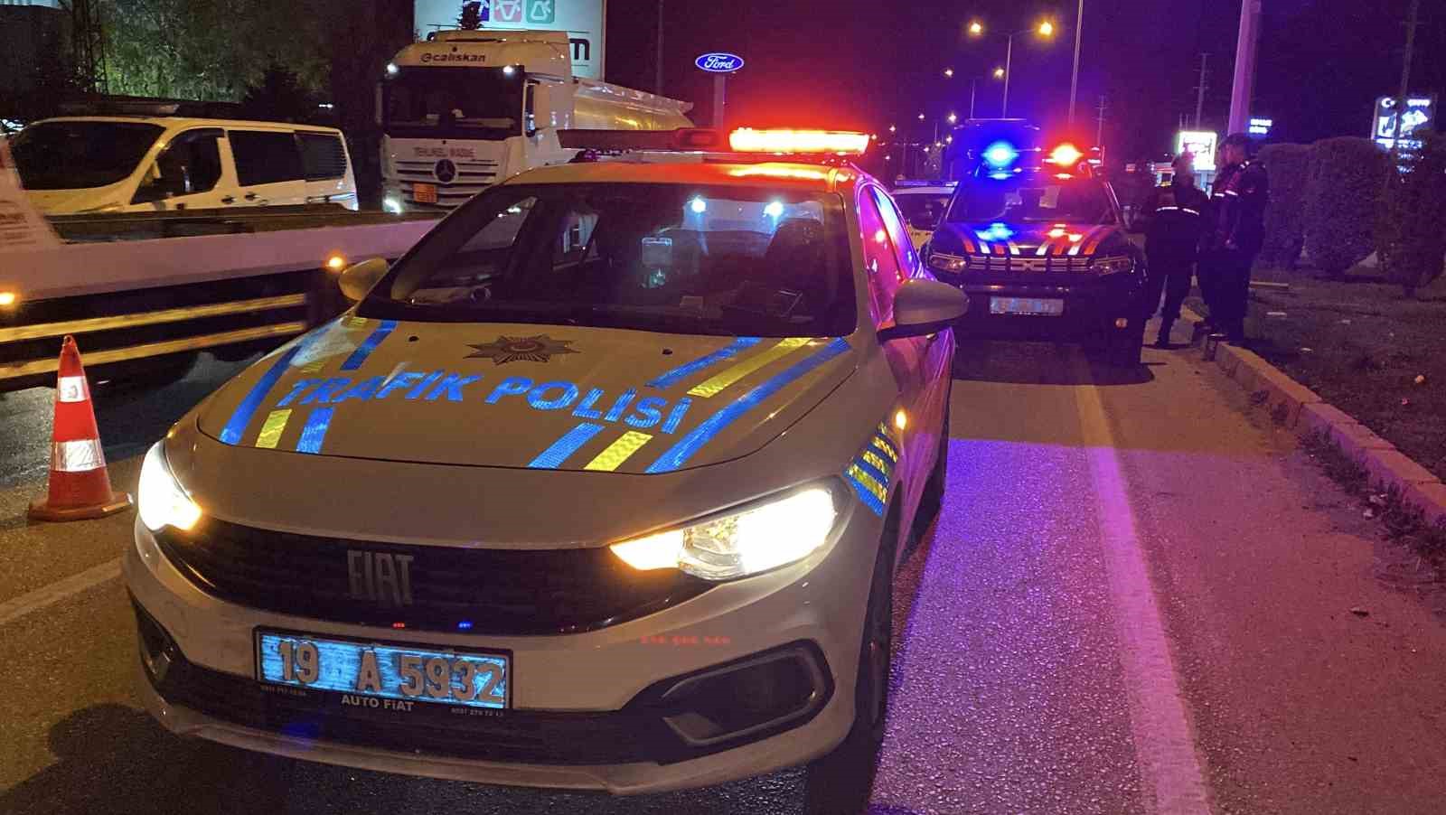 corumda-kirmizi-isikta-zincirleme-kaza-2-jandarma-personeli-yaralandi