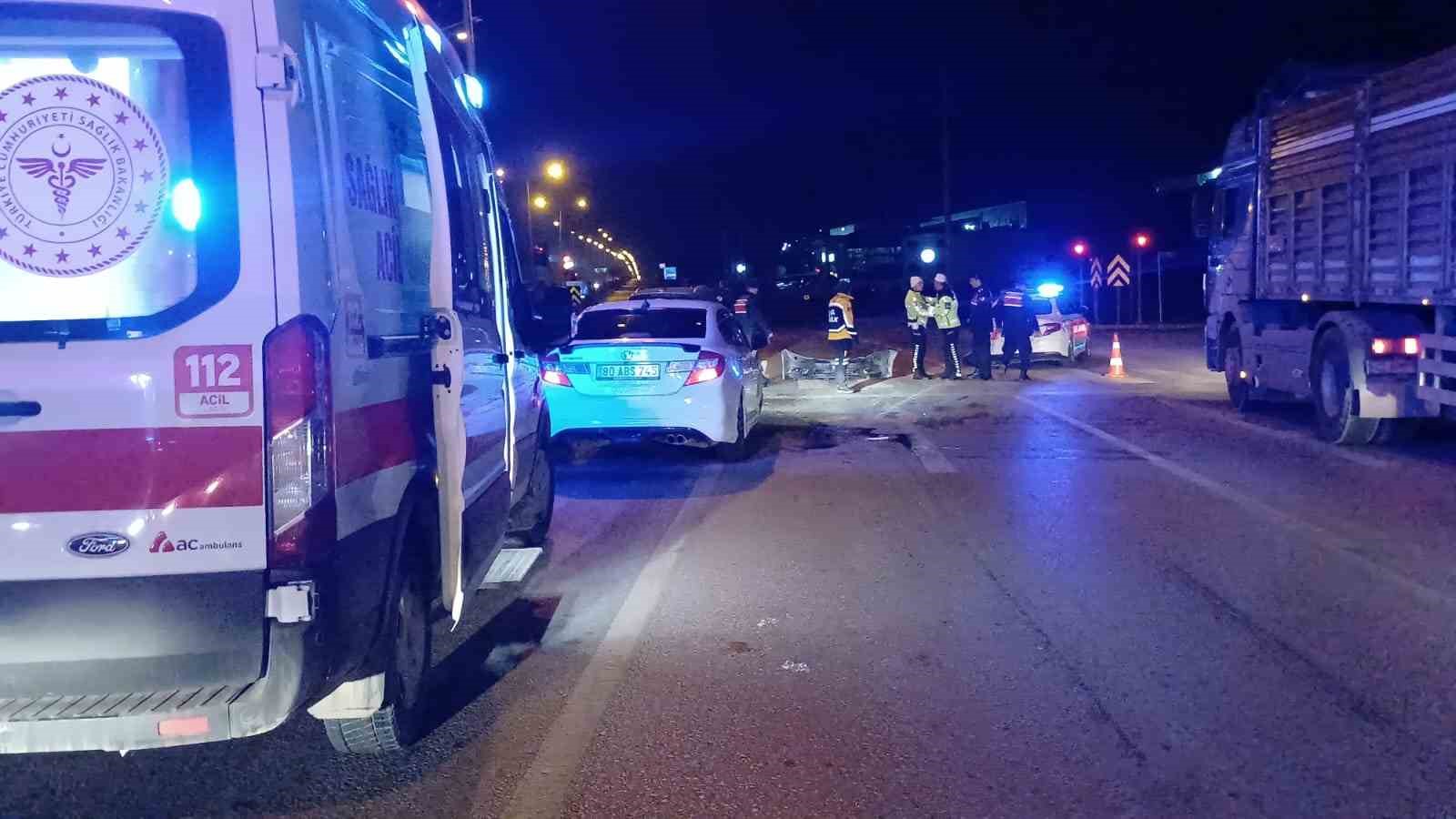 corumda-kirmizi-isikta-zincirleme-kaza-2-jandarma-personeli-yaralandi