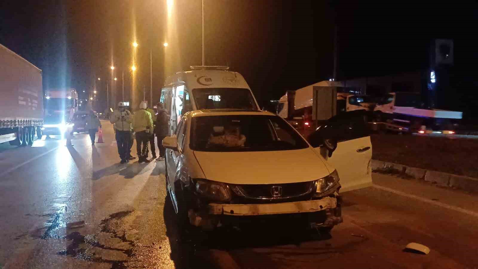 corumda-kirmizi-isikta-zincirleme-kaza-2-jandarma-personeli-yaralandi