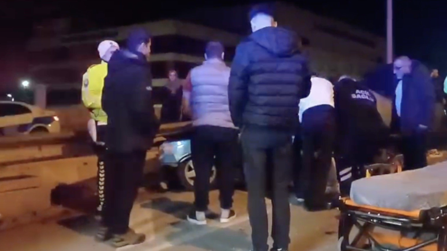 corumda-otomobil-bariyerlere-carpti-1-yarali