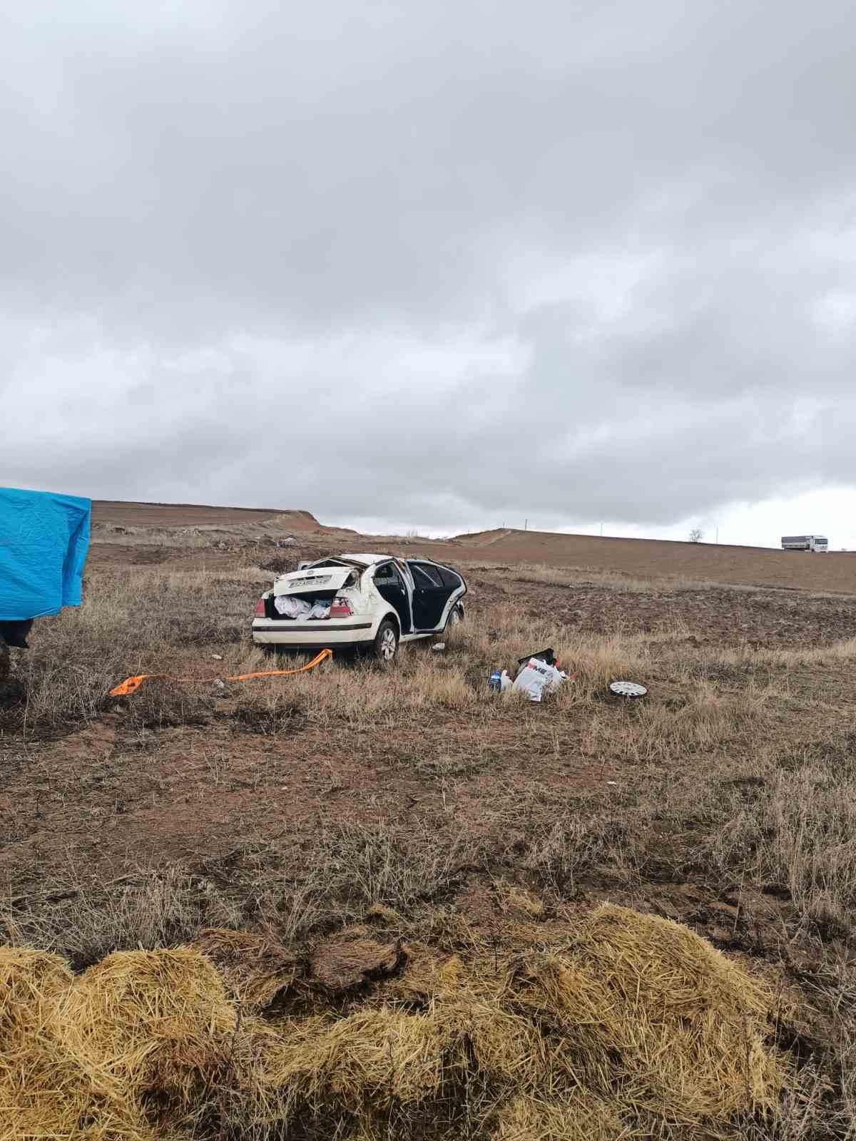 corumda-otomobil-sarampole-yuvarlandi-2-yarali