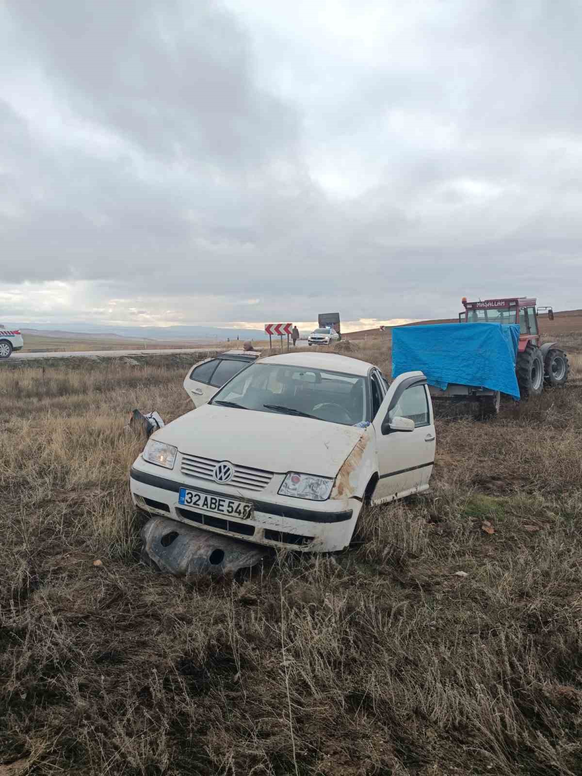 corumda-otomobil-sarampole-yuvarlandi-2-yarali