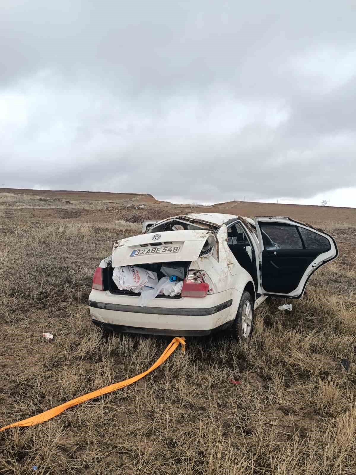 corumda-otomobil-sarampole-yuvarlandi-2-yarali