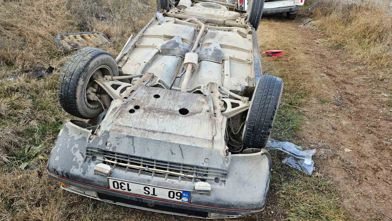 corumda-otomobil-tarlaya-uctu-2-yarali