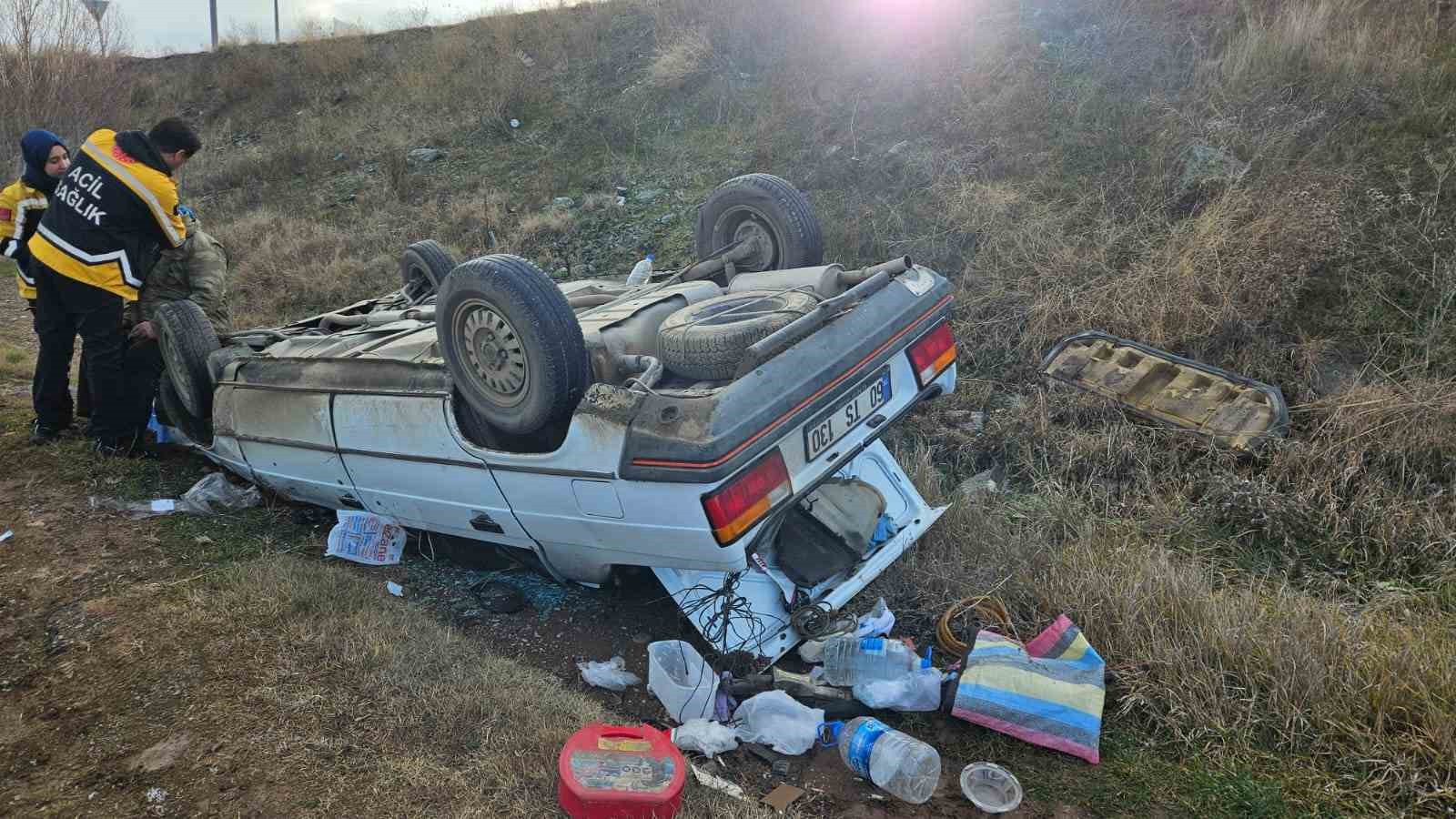 corumda-otomobil-tarlaya-uctu-2-yarali