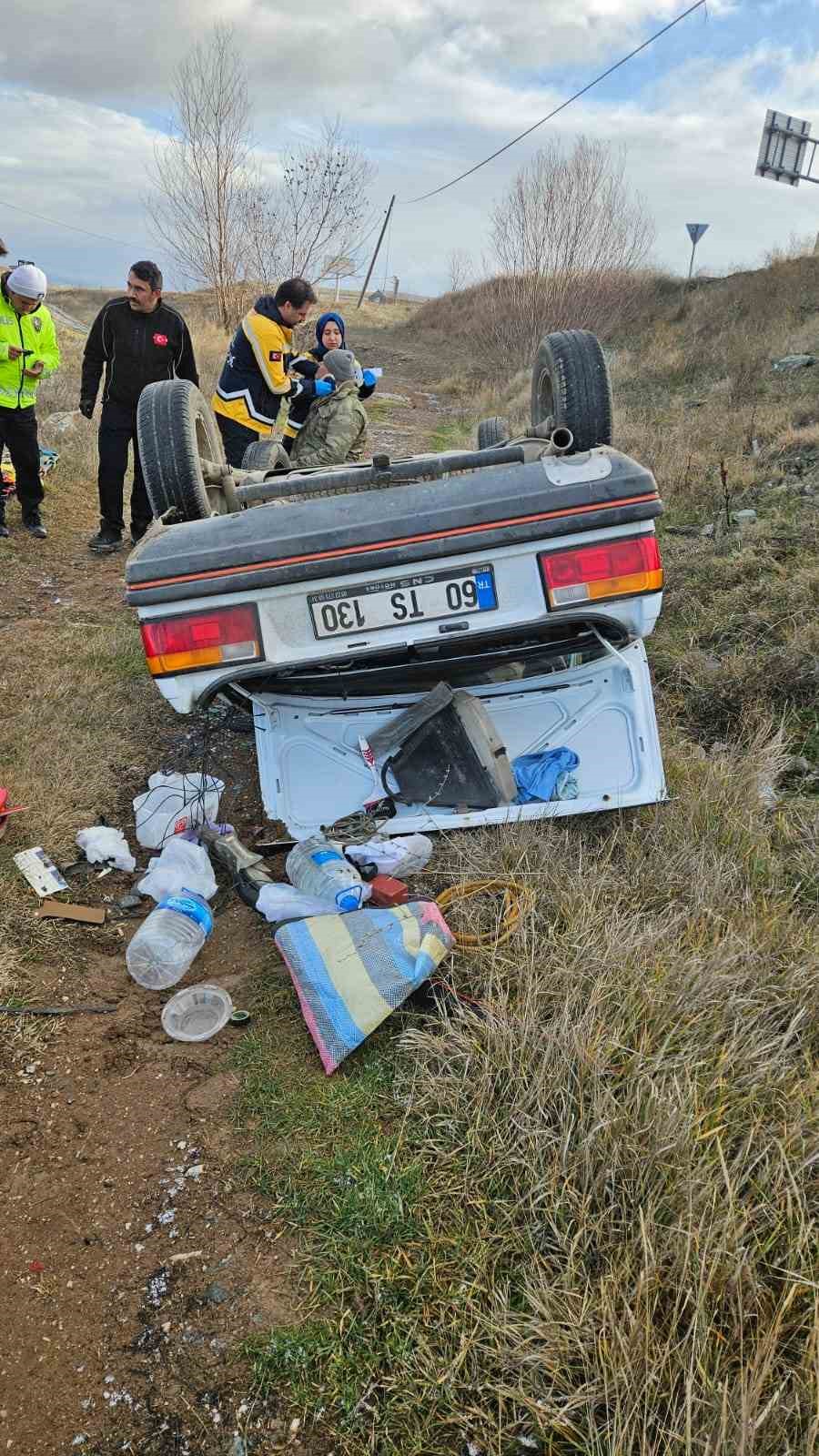 corumda-otomobil-tarlaya-uctu-2-yarali