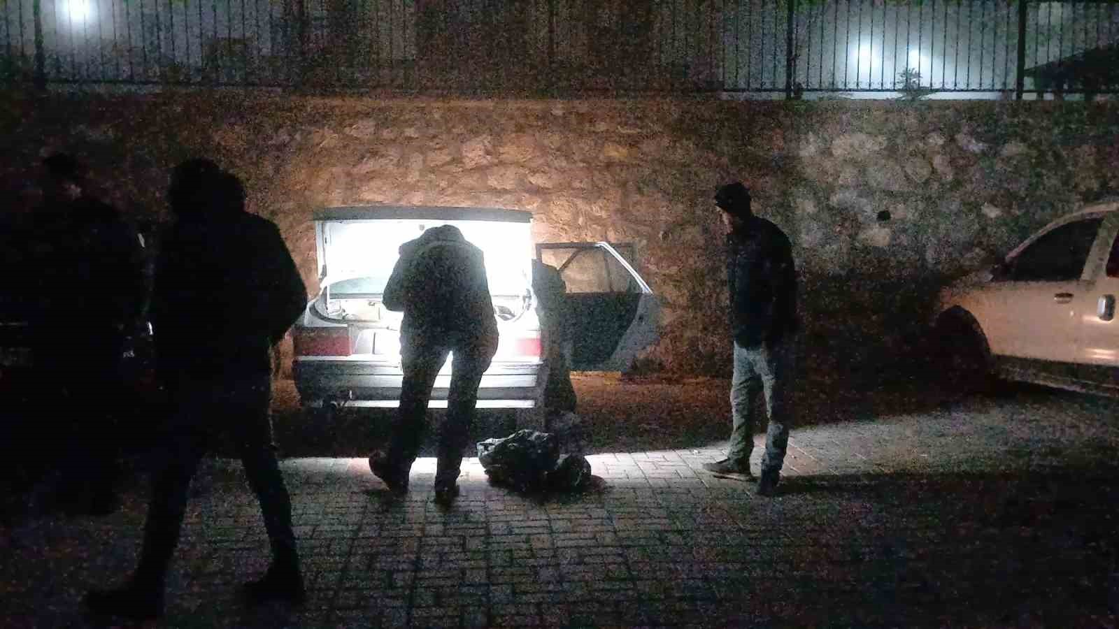 corumda-park-halindeki-otomobil-kursunlandi