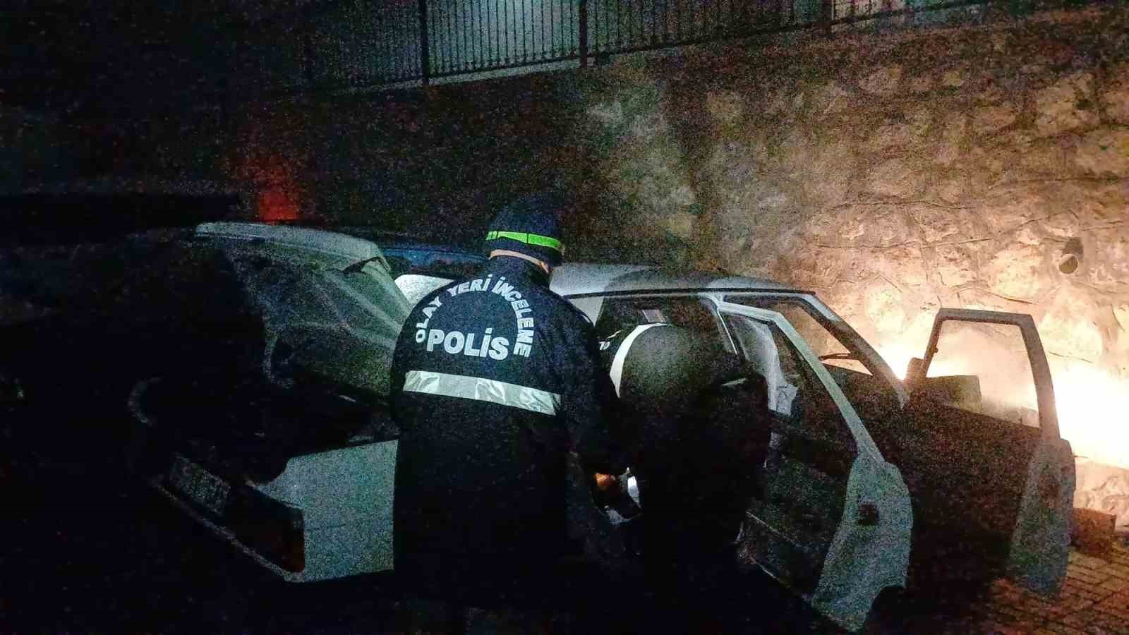 corumda-park-halindeki-otomobil-kursunlandi