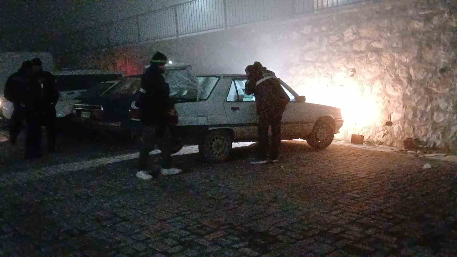 corumda-park-halindeki-otomobil-kursunlandi