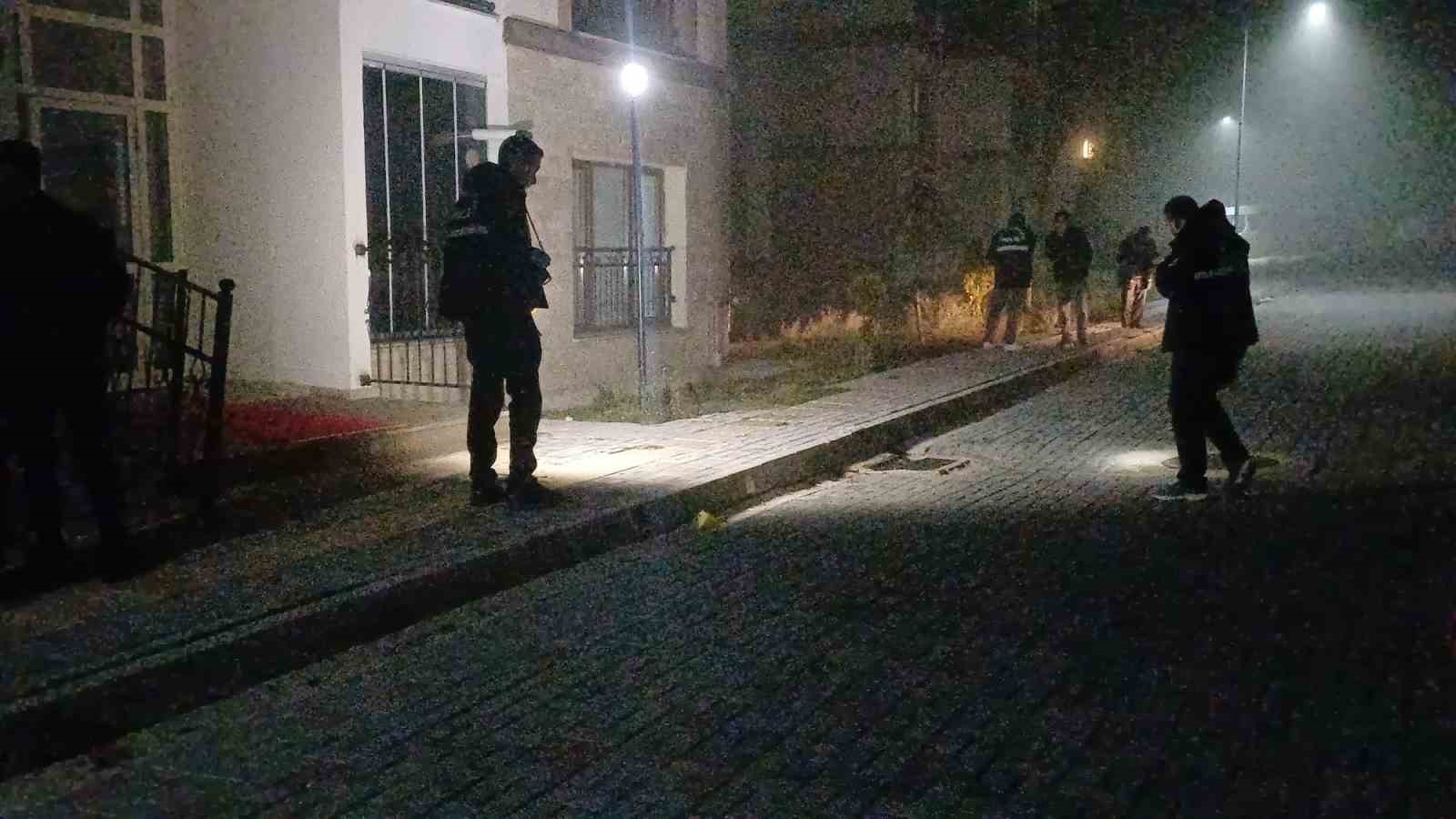 corumda-park-halindeki-otomobil-kursunlandi