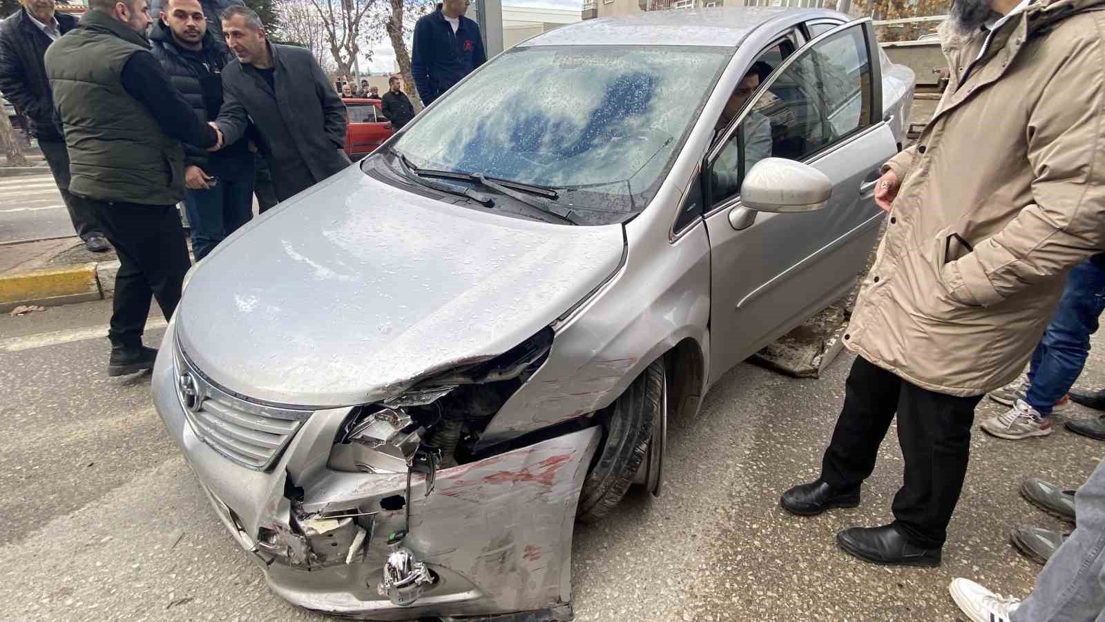 corumda-uc-arac-carpisti-suruculer-burnu-bile-kanamadan-kurtuldu