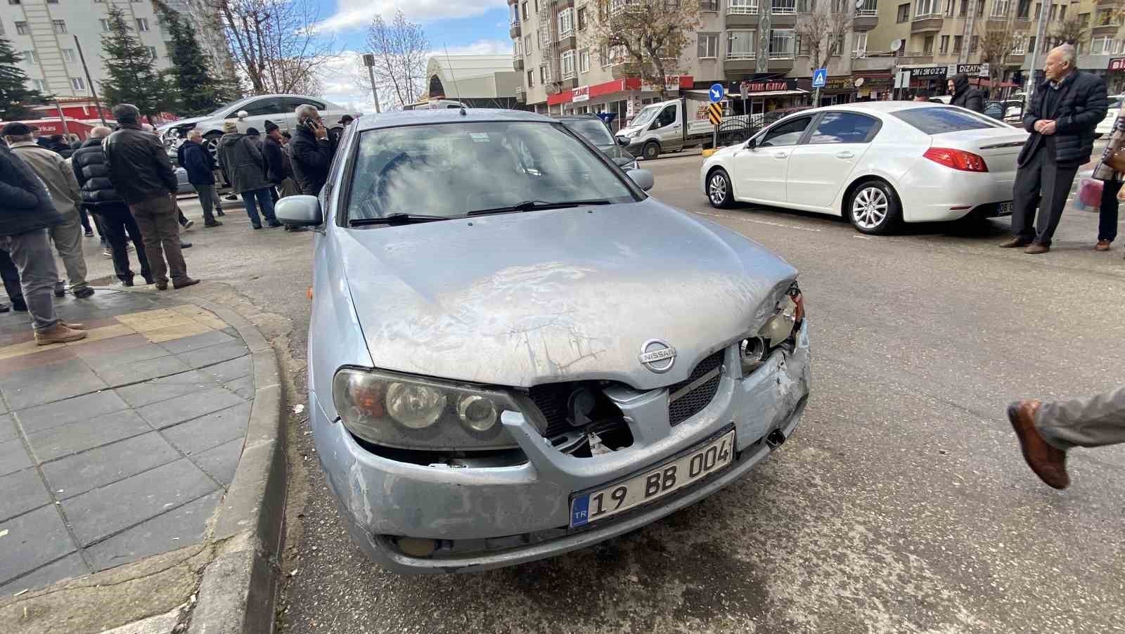 corumda-uc-arac-carpisti-suruculer-burnu-bile-kanamadan-kurtuldu