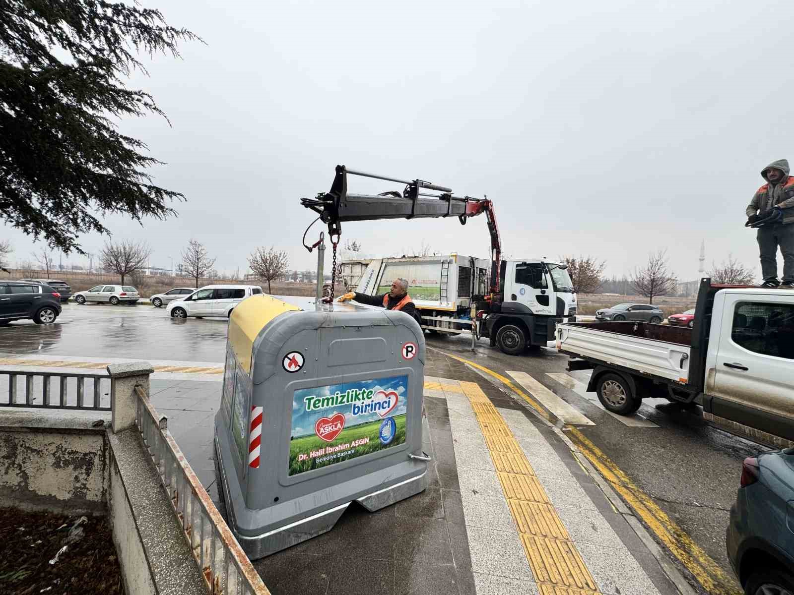 corumda-yeni-cop-konteynerleri-yerlestirilmeye-baslandi