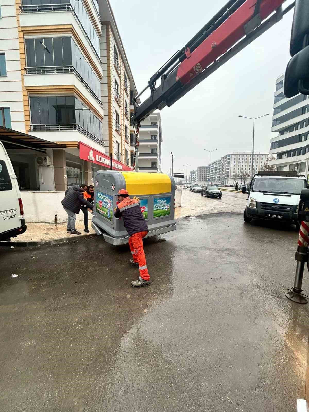corumda-yeni-cop-konteynerleri-yerlestirilmeye-baslandi