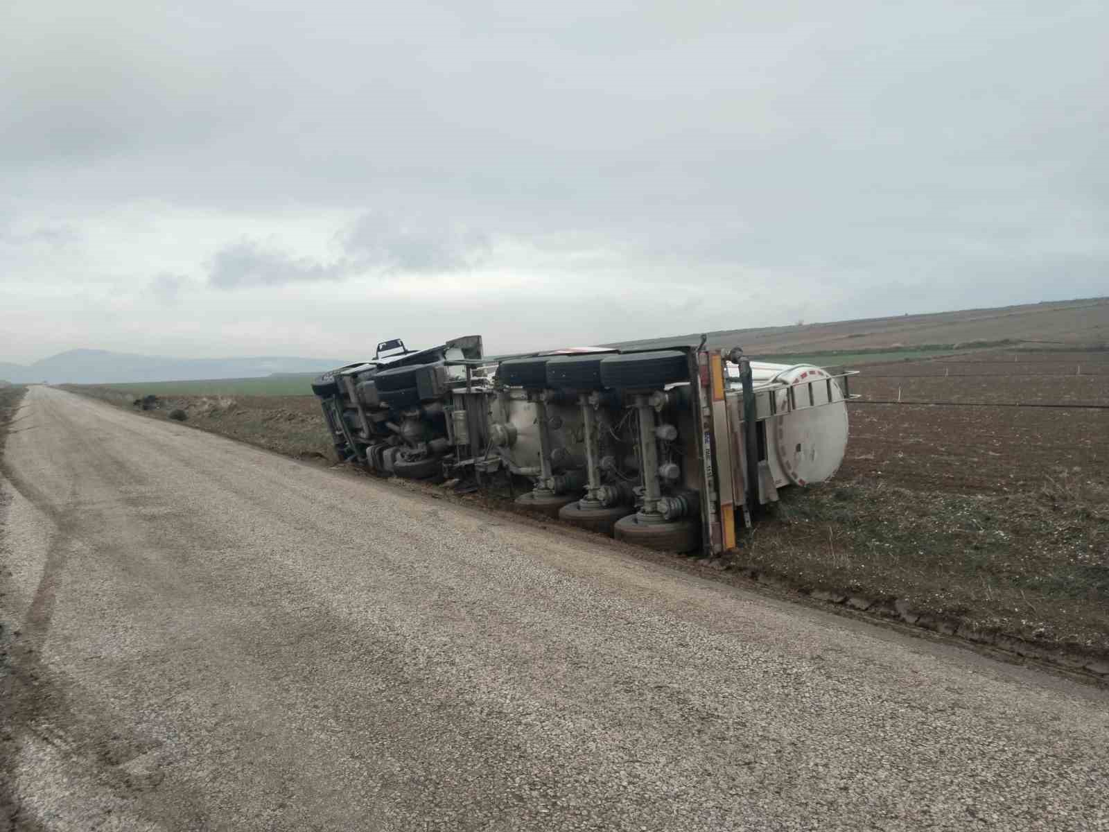 corumda-yoldan-cikan-tanker-yan-yatti-1-yarali