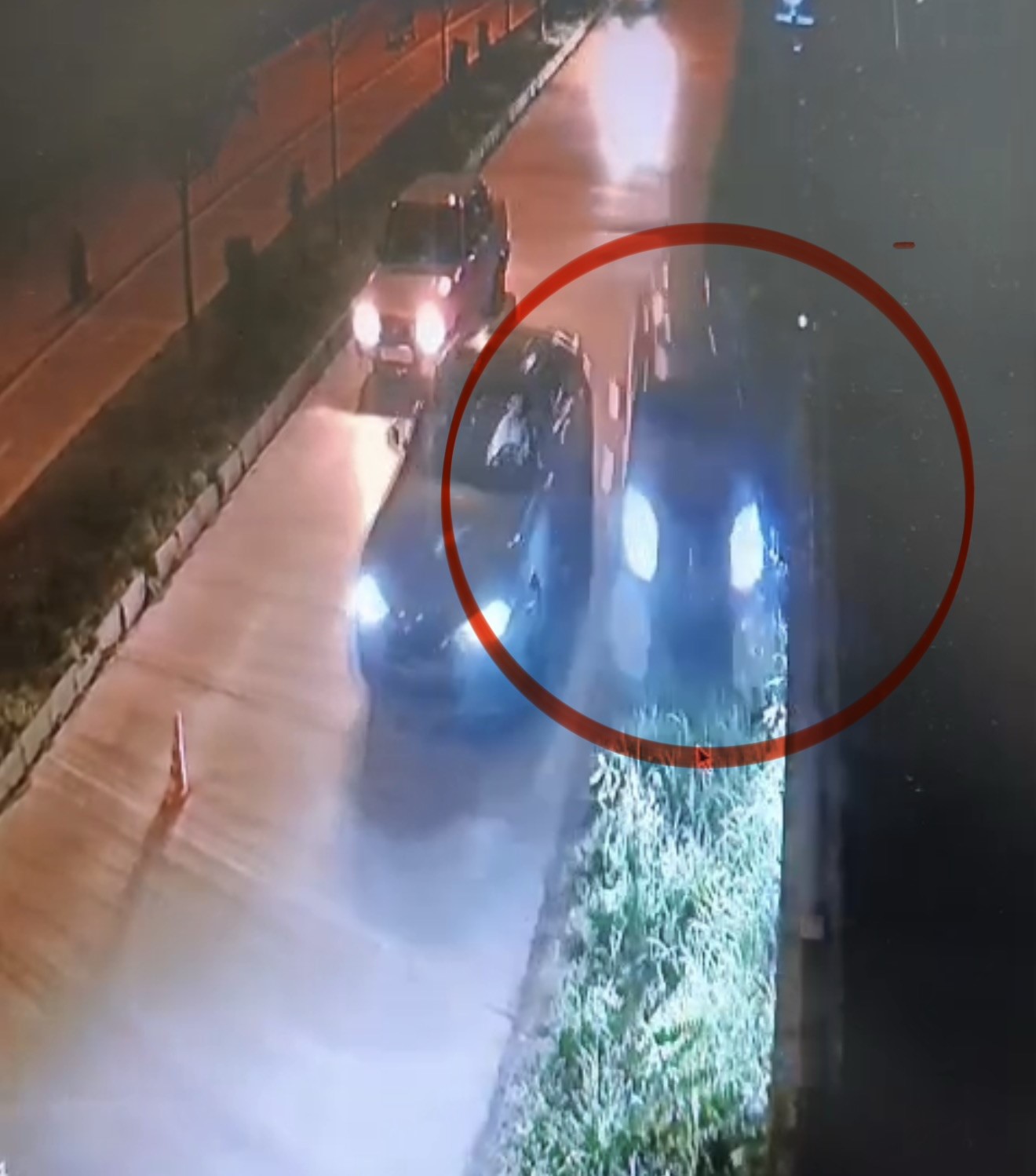 dehset-sacan-aracin-polise-carpma-ani-kameraya-yansidi