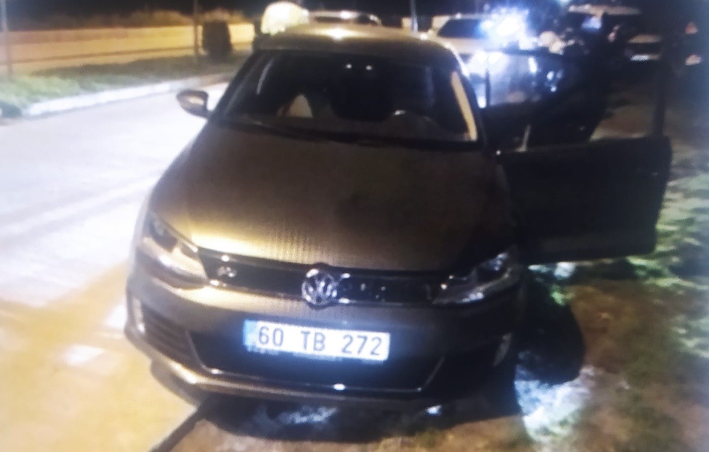 dur-ihtarina-uymayan-surucu-kovalamaca-sonrasi-polise-carpti-1-polis-yaralandi