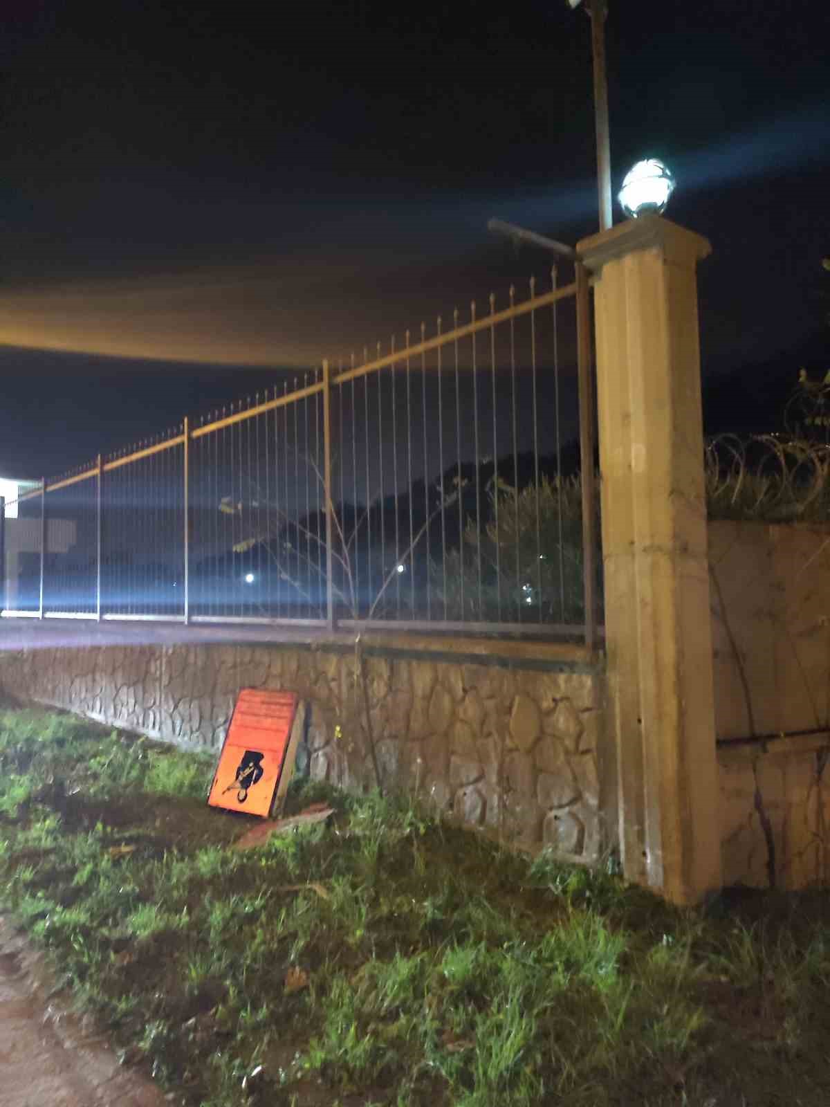 dur-ihtarina-uymayan-surucu-kovalamaca-sonrasi-polise-carpti-1-polis-yaralandi