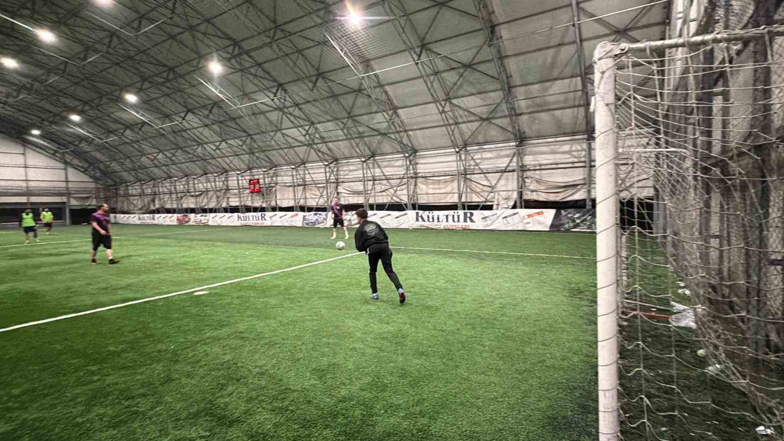 duzcede-iletisim-fakultesi-ogrencisinin-ilginc-gelir-kapisi