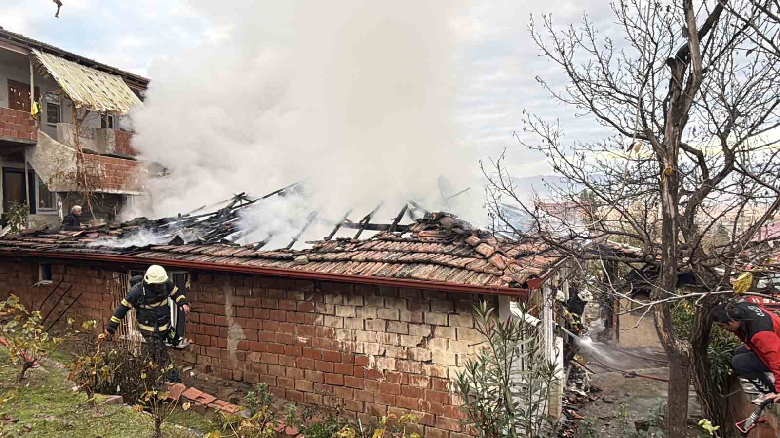 erbaada-elektrik-kontagindan-cikan-yangin-evi-kule-cevirdi