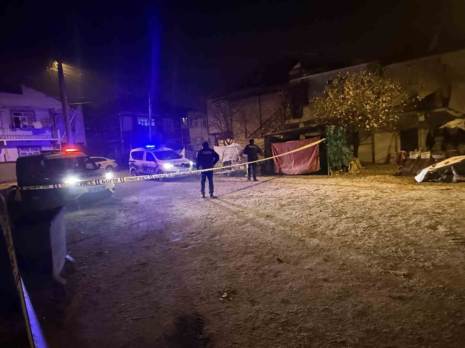 evinin-onunde-silahli-saldiriya-ugrayan-motokurye-hayatini-kaybetti