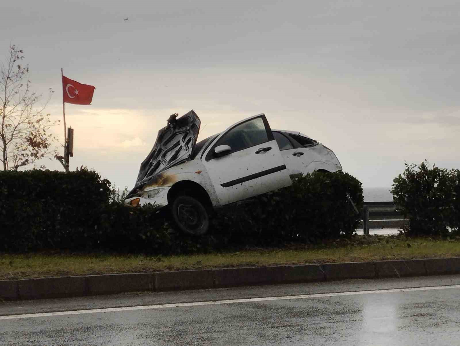 gorelede-trafik-kazasi-otomobil-alev-aldi