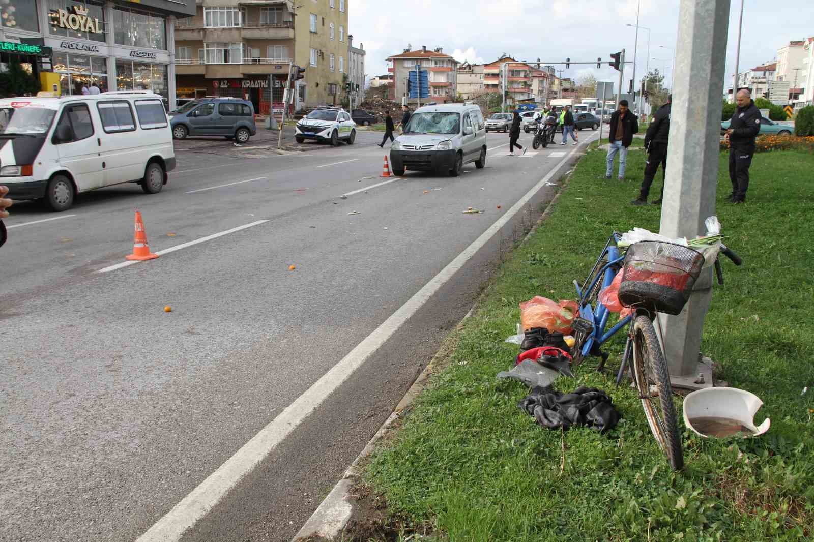 hafif-ticari-aracin-carptigi-bisikletli-agir-yaralandi