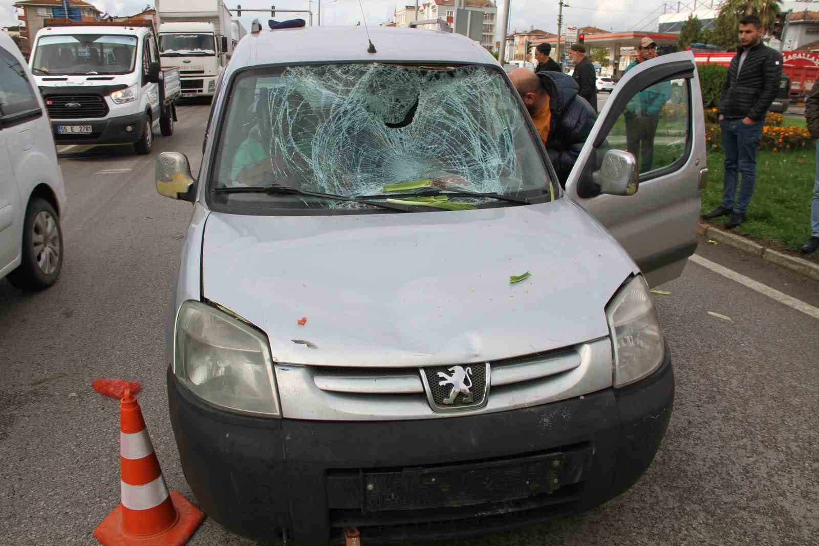 hafif-ticari-aracin-carptigi-bisikletli-agir-yaralandi