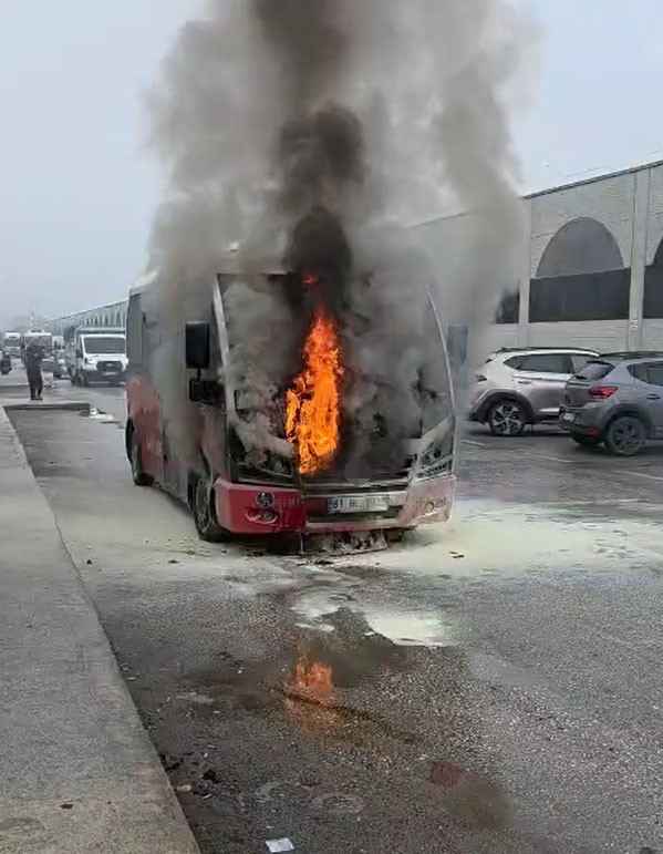 halk-otobusu-alev-alev-yandi