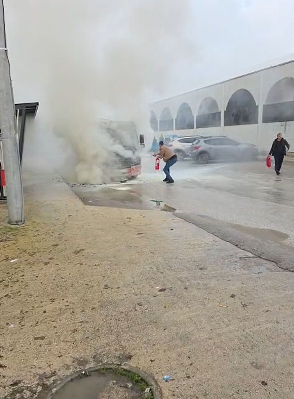 halk-otobusu-alev-alev-yandi