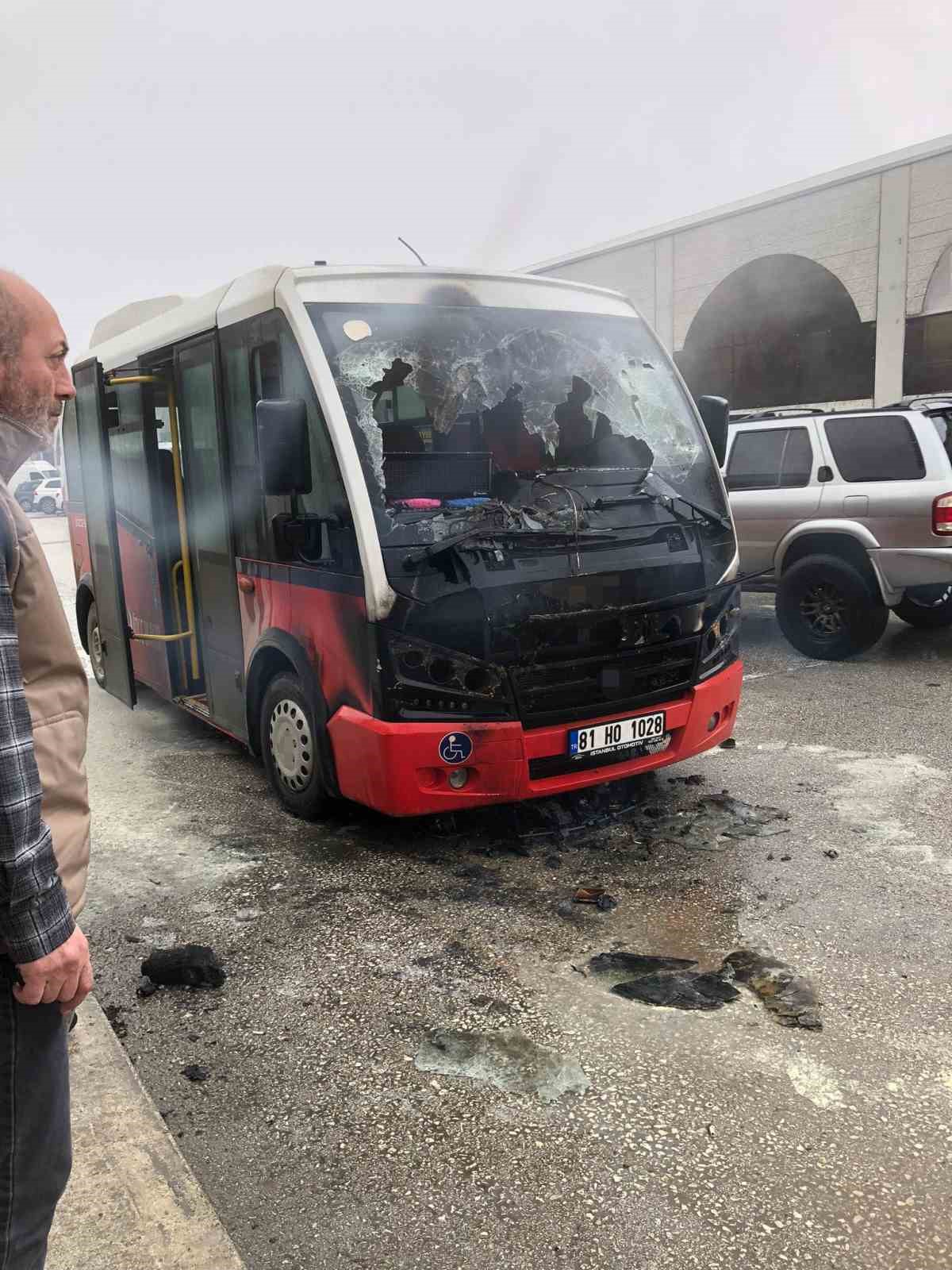 halk-otobusu-alev-alev-yandi