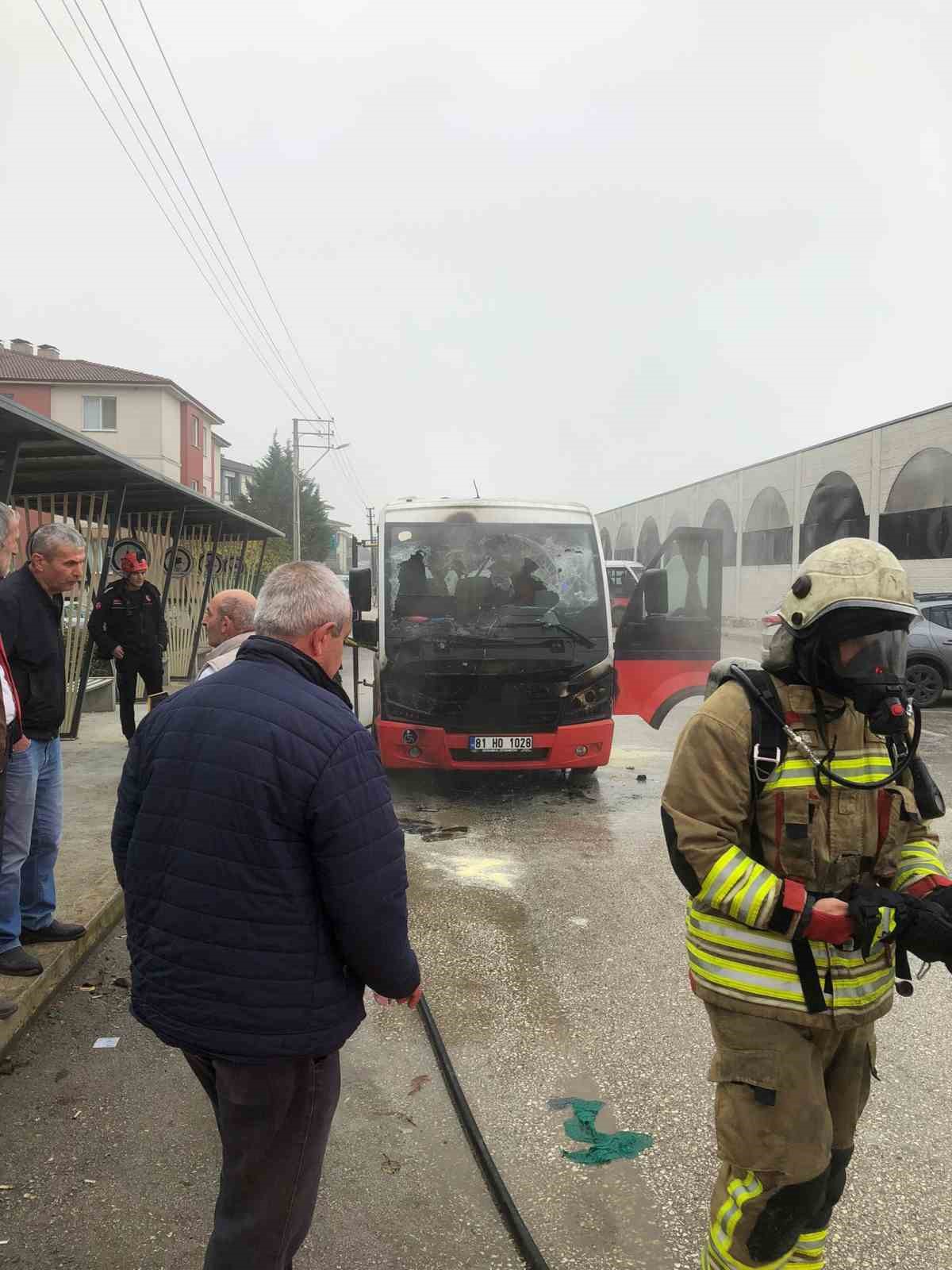 halk-otobusu-alev-alev-yandi