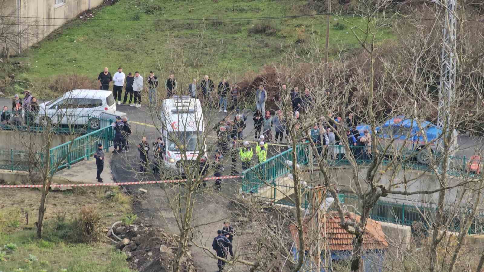 hasta-ziyaretinden-donerken-annesiyle-kursunlarin-hedefi-oldu