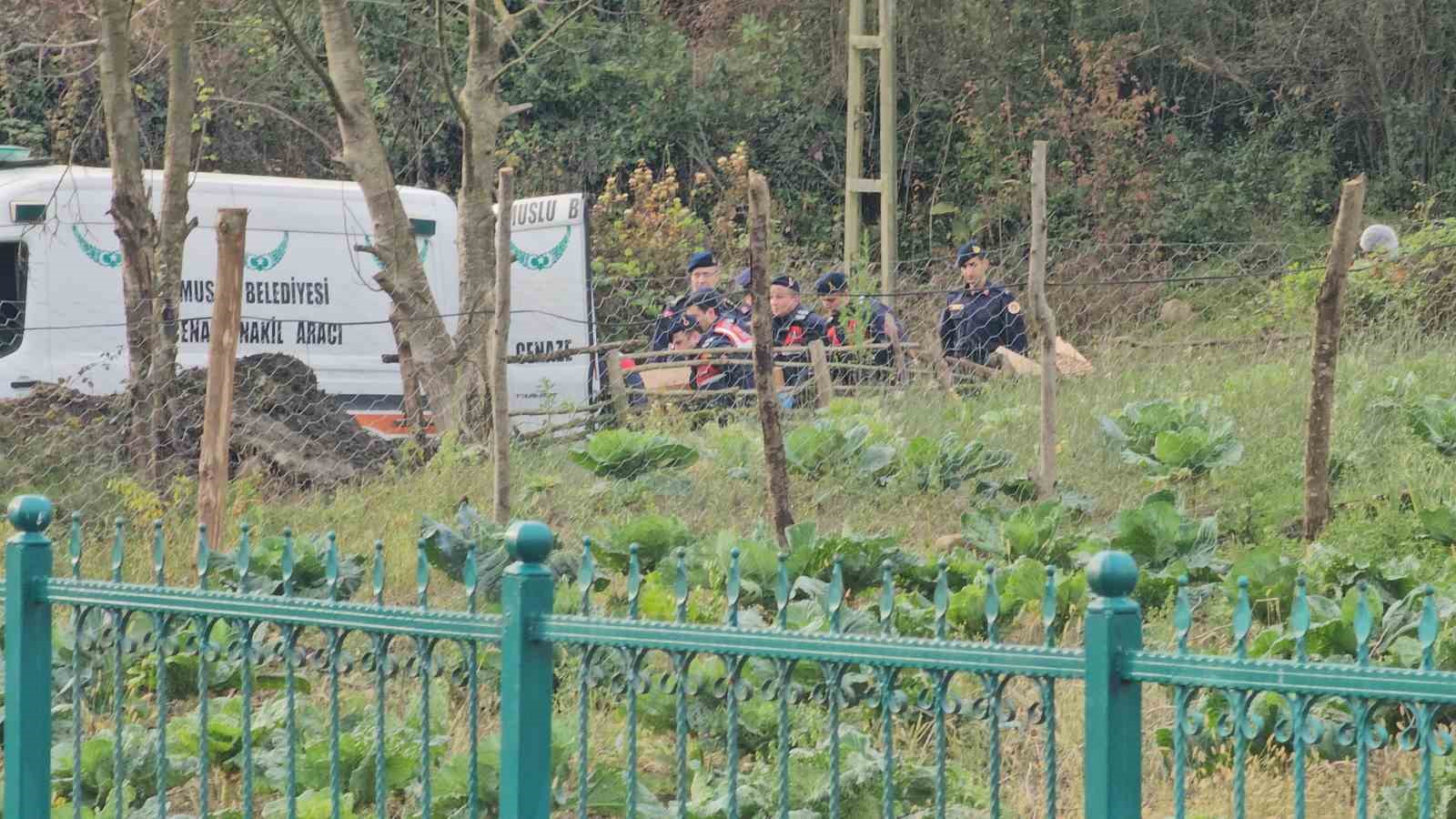 hasta-ziyaretinden-donerken-annesiyle-kursunlarin-hedefi-oldu