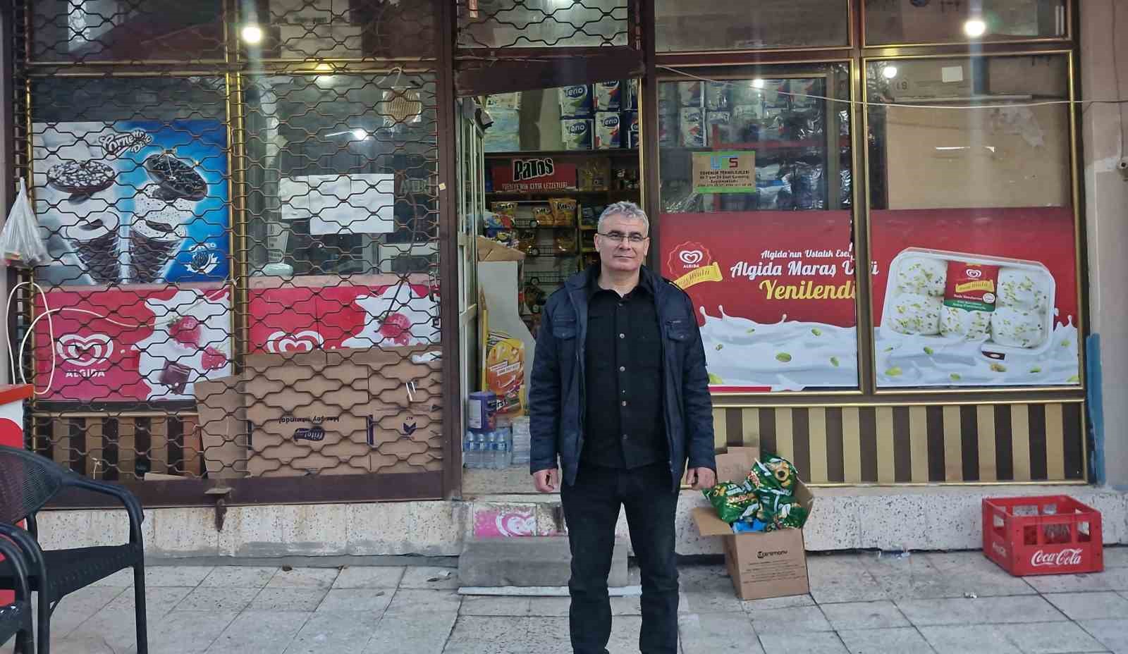 hayirsever-cift-mahalle-bakkalindaki-230-bin-liralik-veresiye-borcunu-odeyerek-50-ailenin-borcunu-sildi